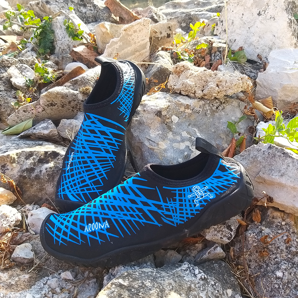 Wasserschuhe Kind schwarz blau